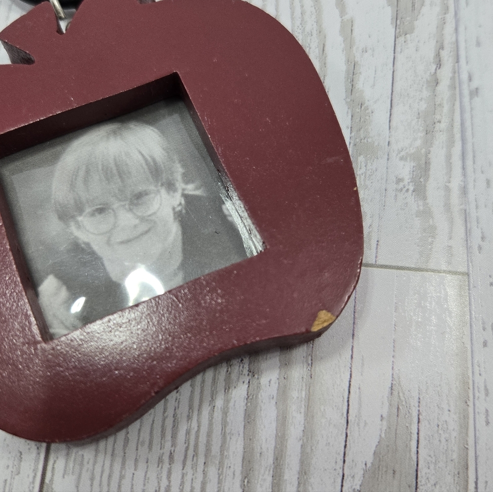 Cottagecore Coutry Style Apple-Shaped Red Photo Family Tree Frame - Picture 5 of 7